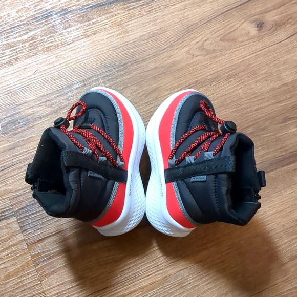NWT, Skechers snow boots for toddler - Picture 4 of 12